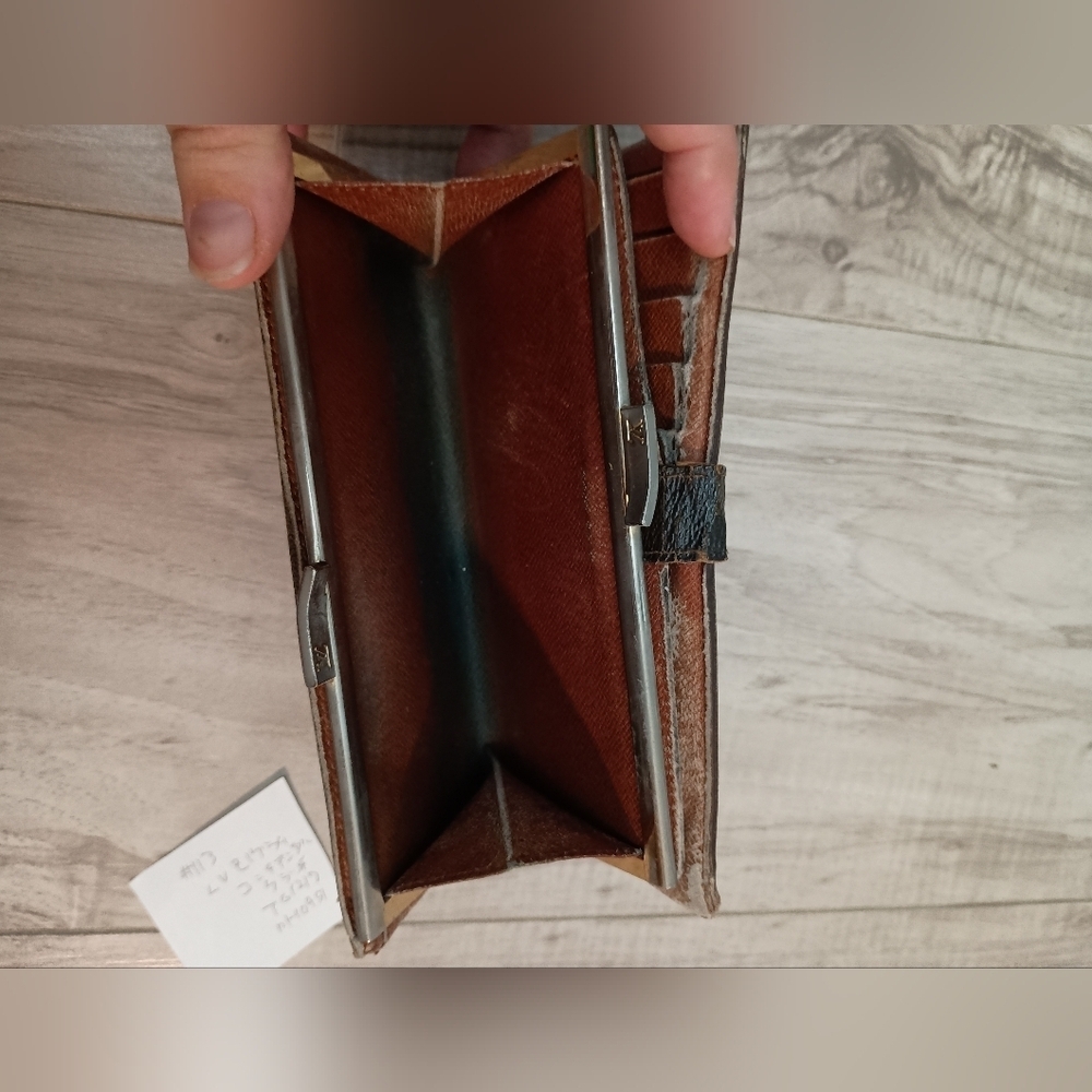 Authentic Louis Vuitton Viennois Kisslock Wallet - Picture 7 of 15